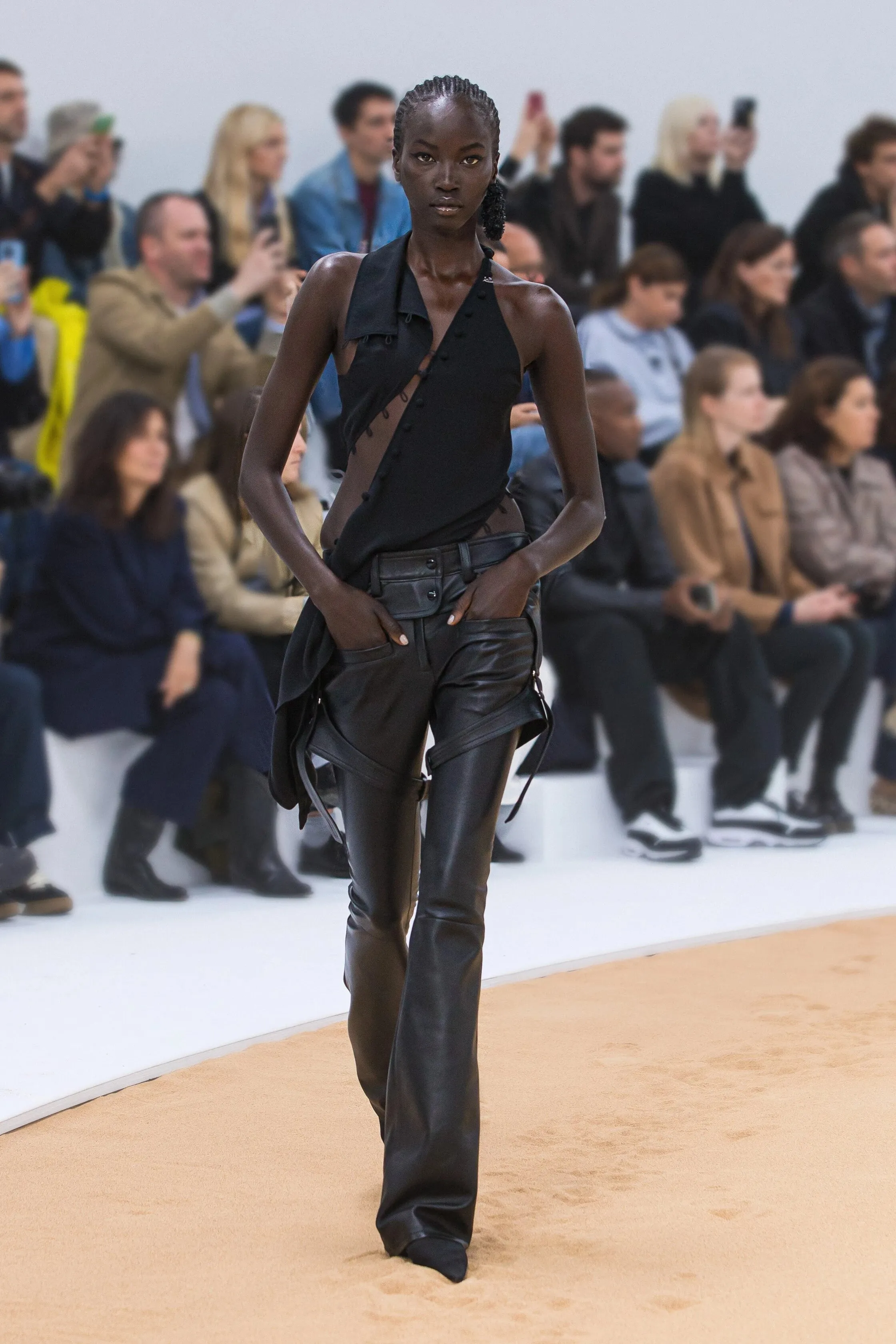 Наймодніші штани весни 2023 Наймодніші штани весни 2023