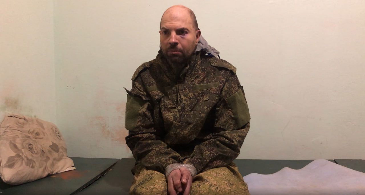 Допрос пленного боевика из Иловайска - видео от ВСУ Допрос пленного боевика из Иловайска - видео от ВСУ