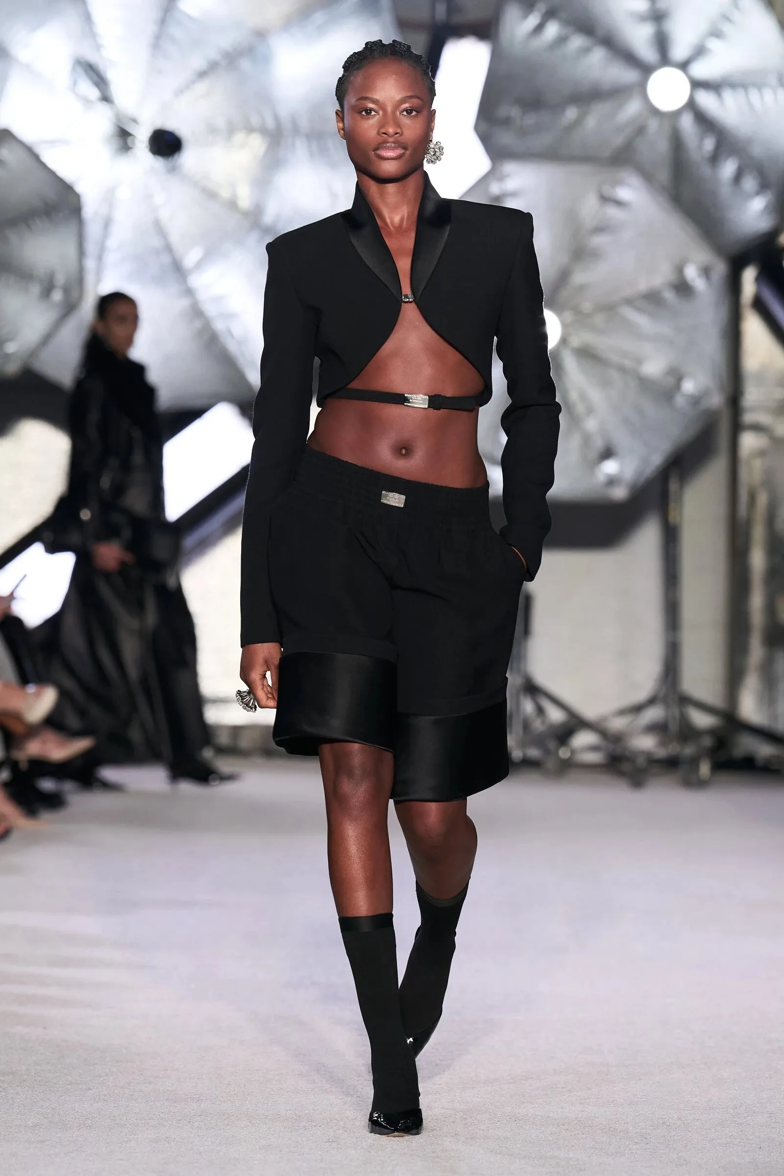 Жакет з шортами – тренд весни 2023 Жакет з шортами – тренд весни 2023