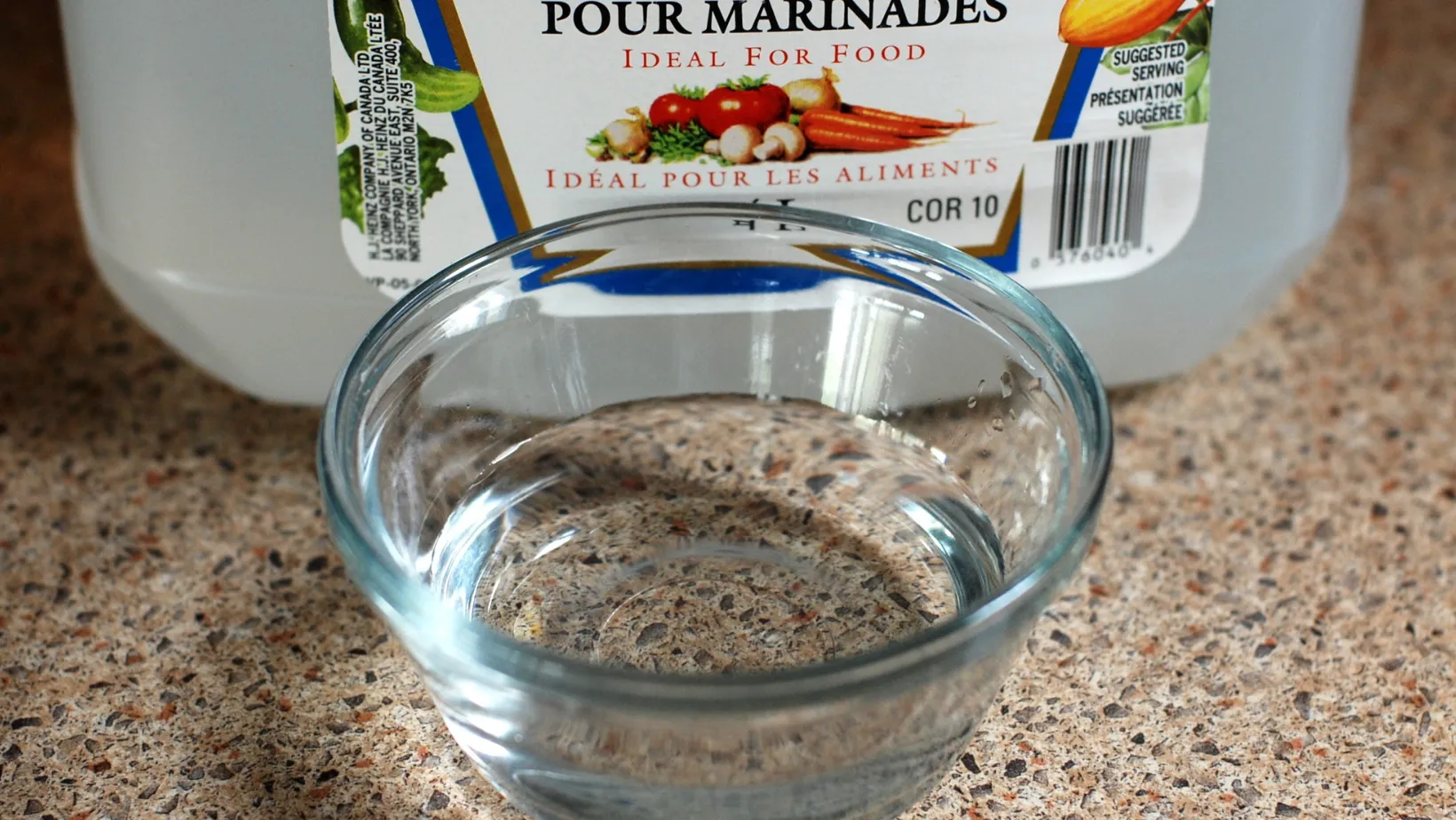 Плям від кави на одязі можна позбутися за допомогою оцту Плям від кави на одязі можна позбутися за допомогою оцту