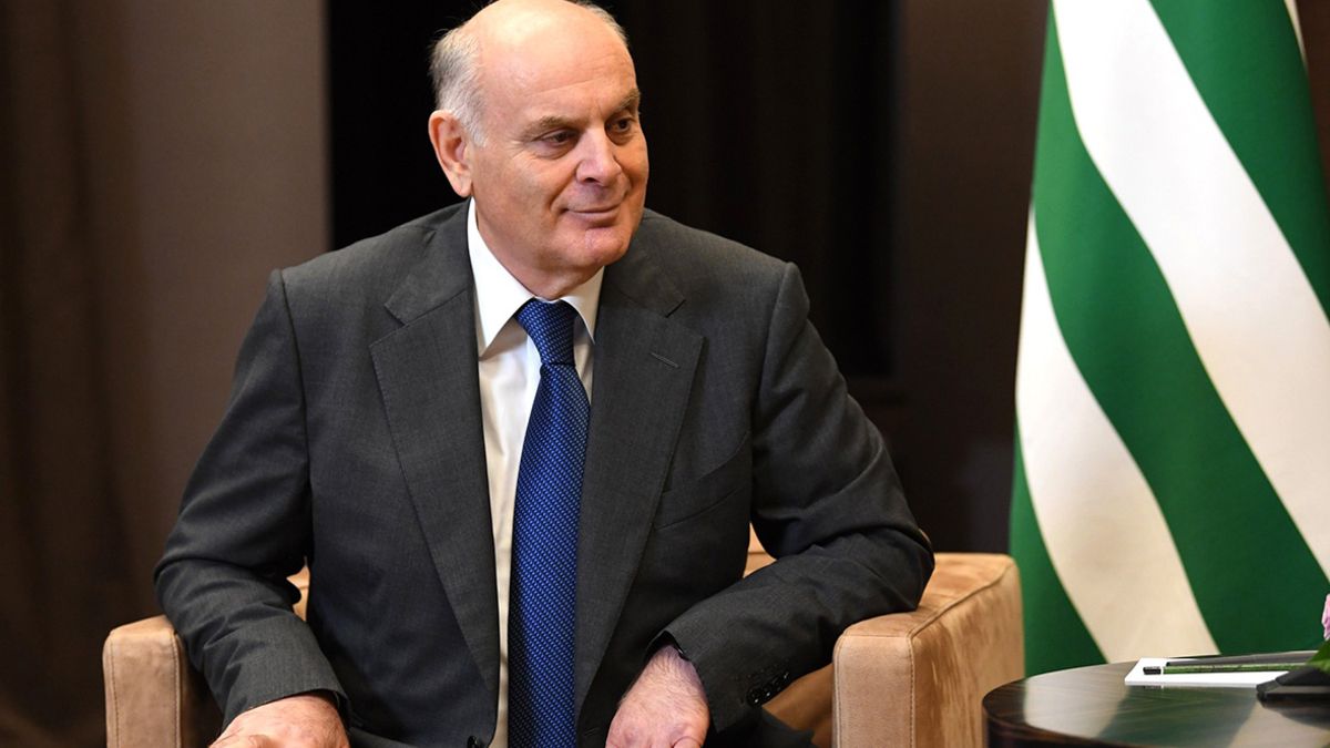 В Абхазии усилили работу силовиков из-за протестов в Грузии - что известно - 24 Канал В Абхазии усилили работу силовиков из-за протестов в Грузии - что известно - 24 Канал