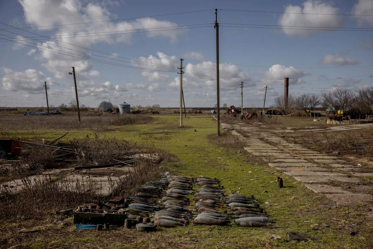 Замінування територій - росіяни хочуть заморити українців голодом і націлюються на поля - 24 Канал Замінування територій - росіяни хочуть заморити українців голодом і націлюються на поля - 24 Канал