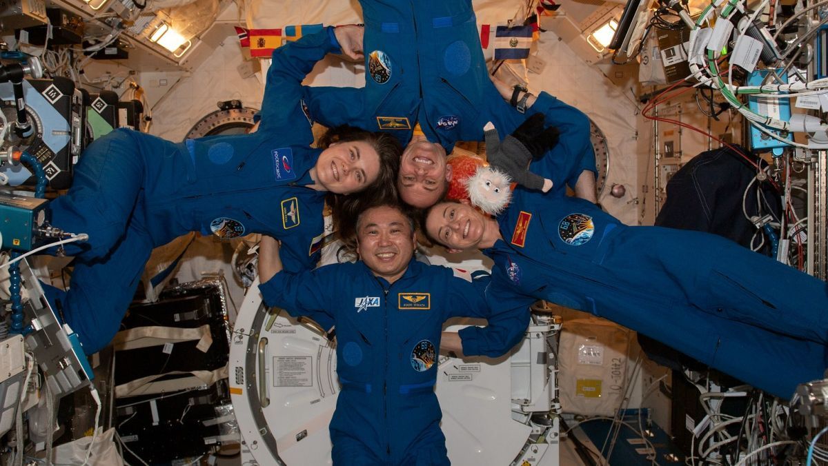 Пробули 157 днів у космосі: на Землю повернулися астронавти місії Crew-5 - Техно