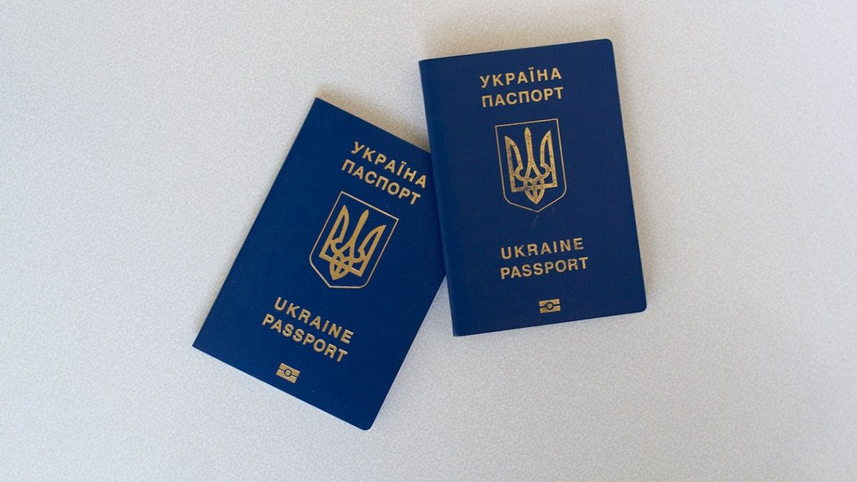Деякі закордонні паспорти українців можуть бути недійсними