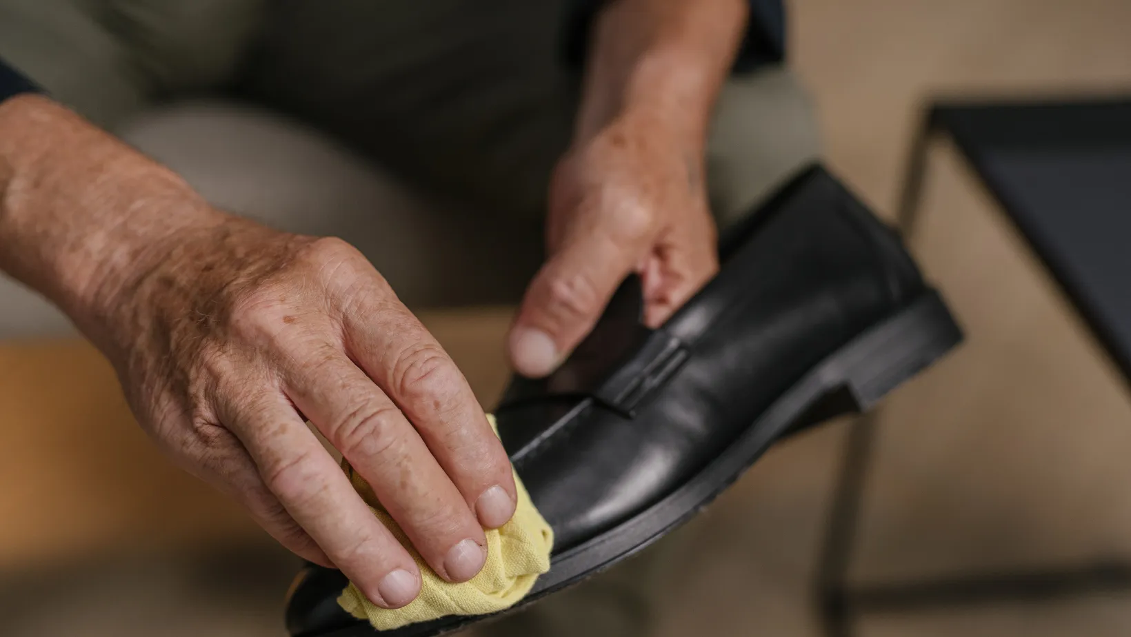 Нельзя сушить обувь у батареи Нельзя сушить обувь у батареи