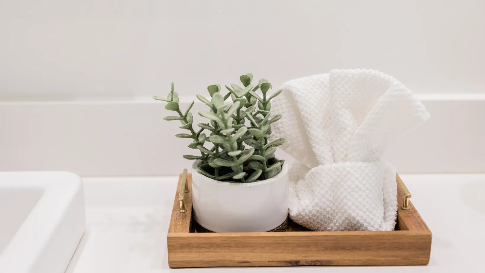 Сода может нейтрализовать неприятный запах в ванной. Сода может нейтрализовать неприятный запах в ванной.