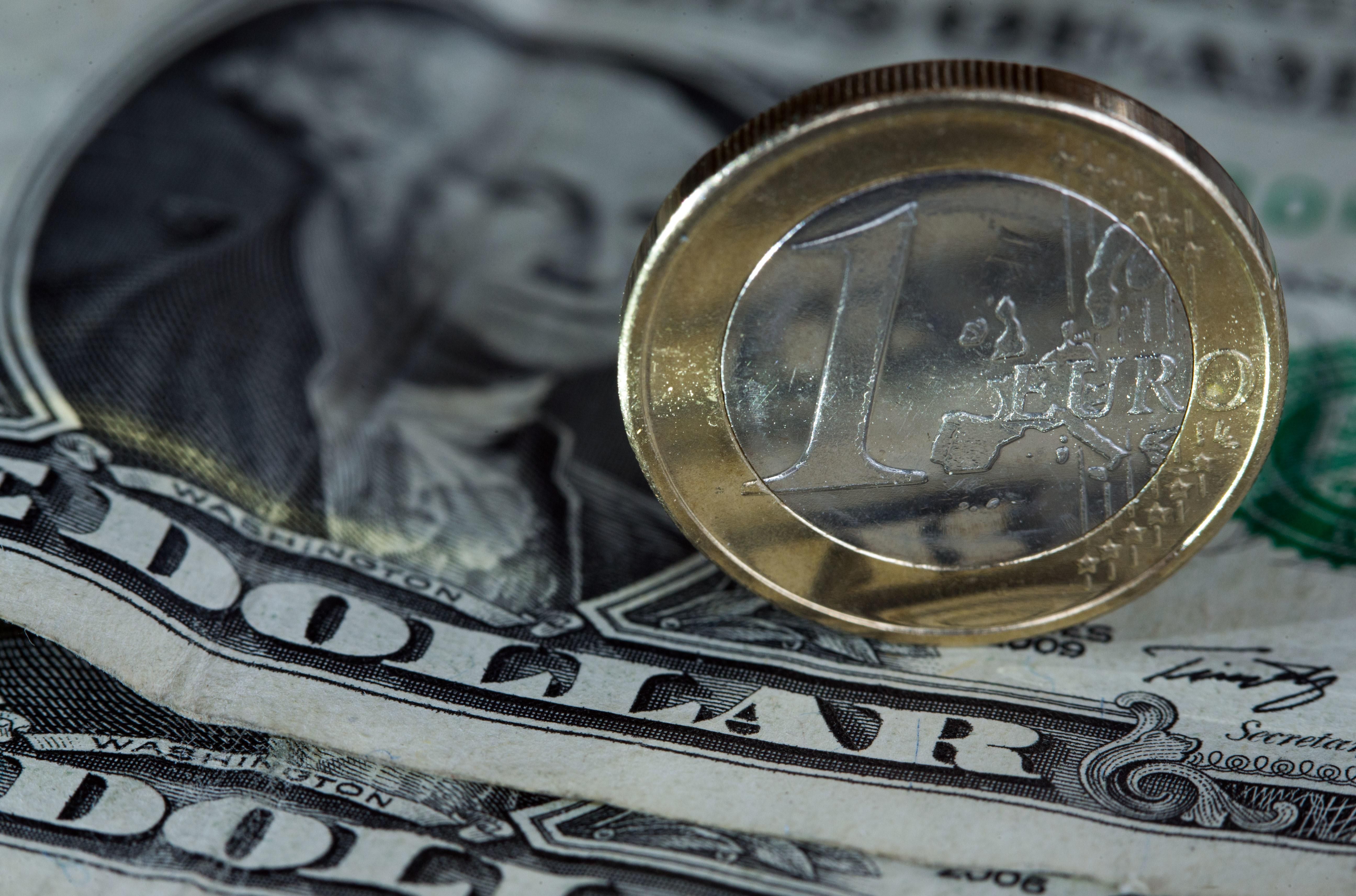 Доллар резко подорожал в банках – какой сегодня курс в обменниках, на черном рынке