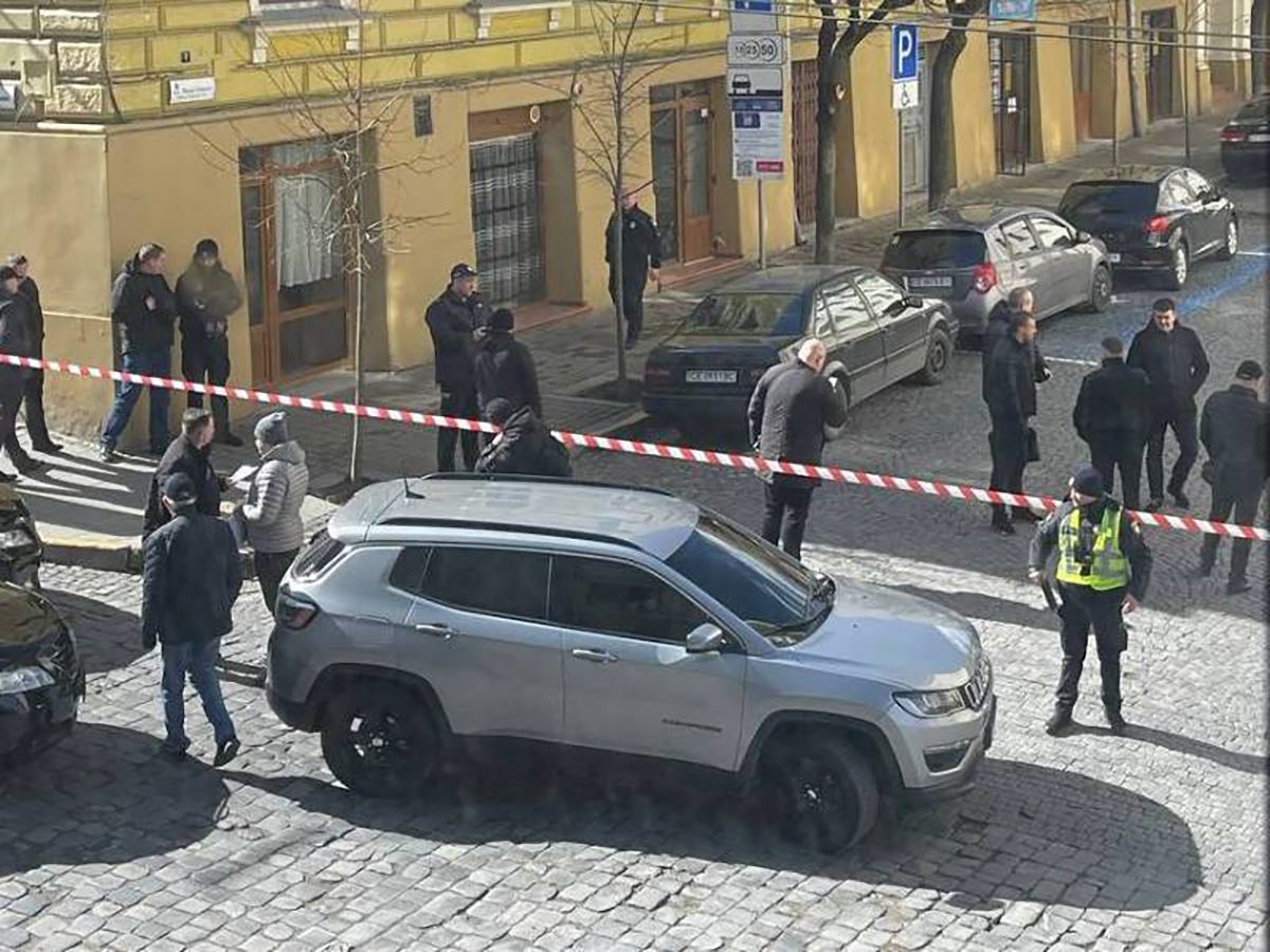 У Чернівцях чоловік погрожував підірвати себе гранатою у приміщенні суду