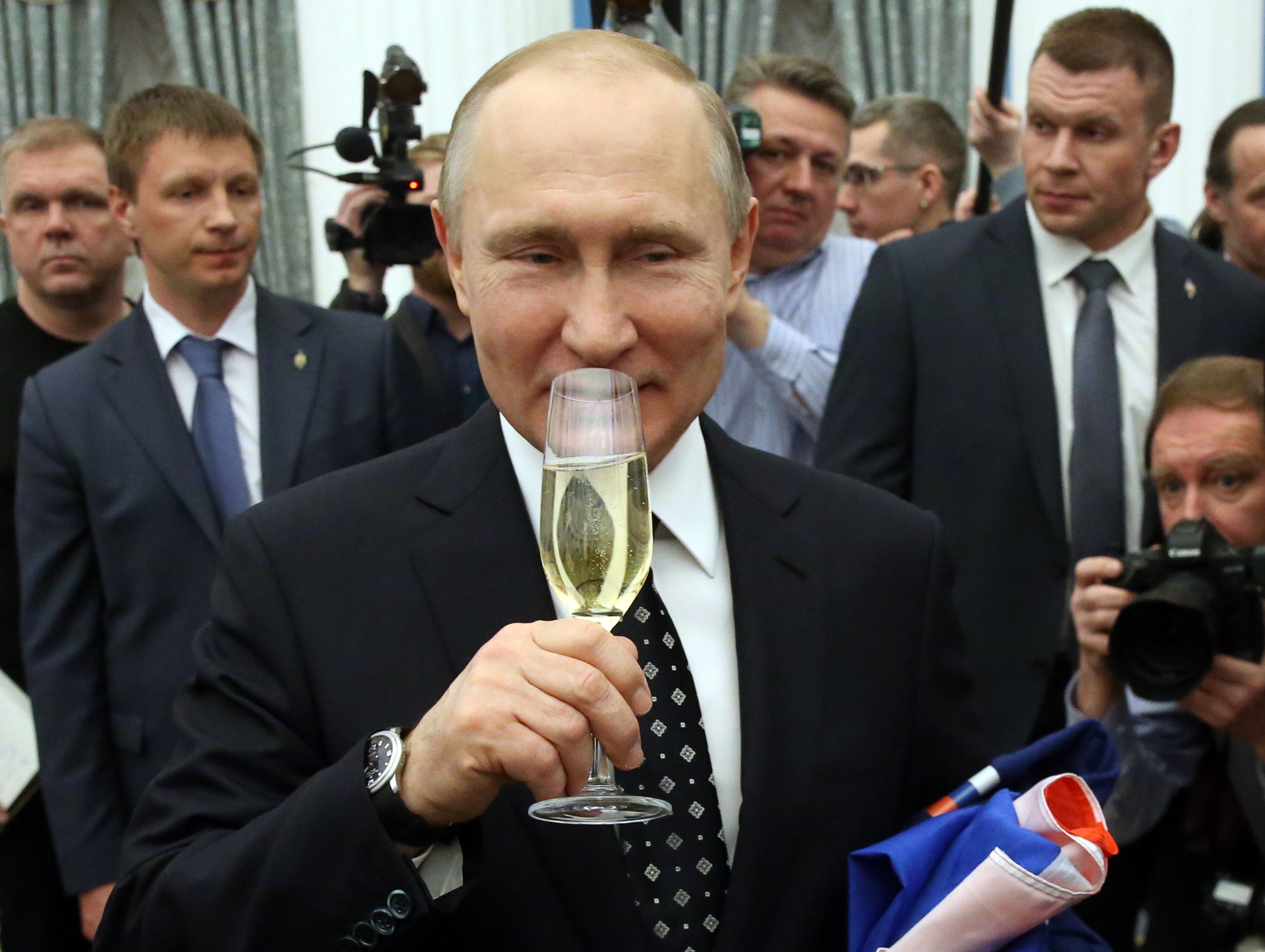 Путин прикрывается россиянами, как "живым щитом"