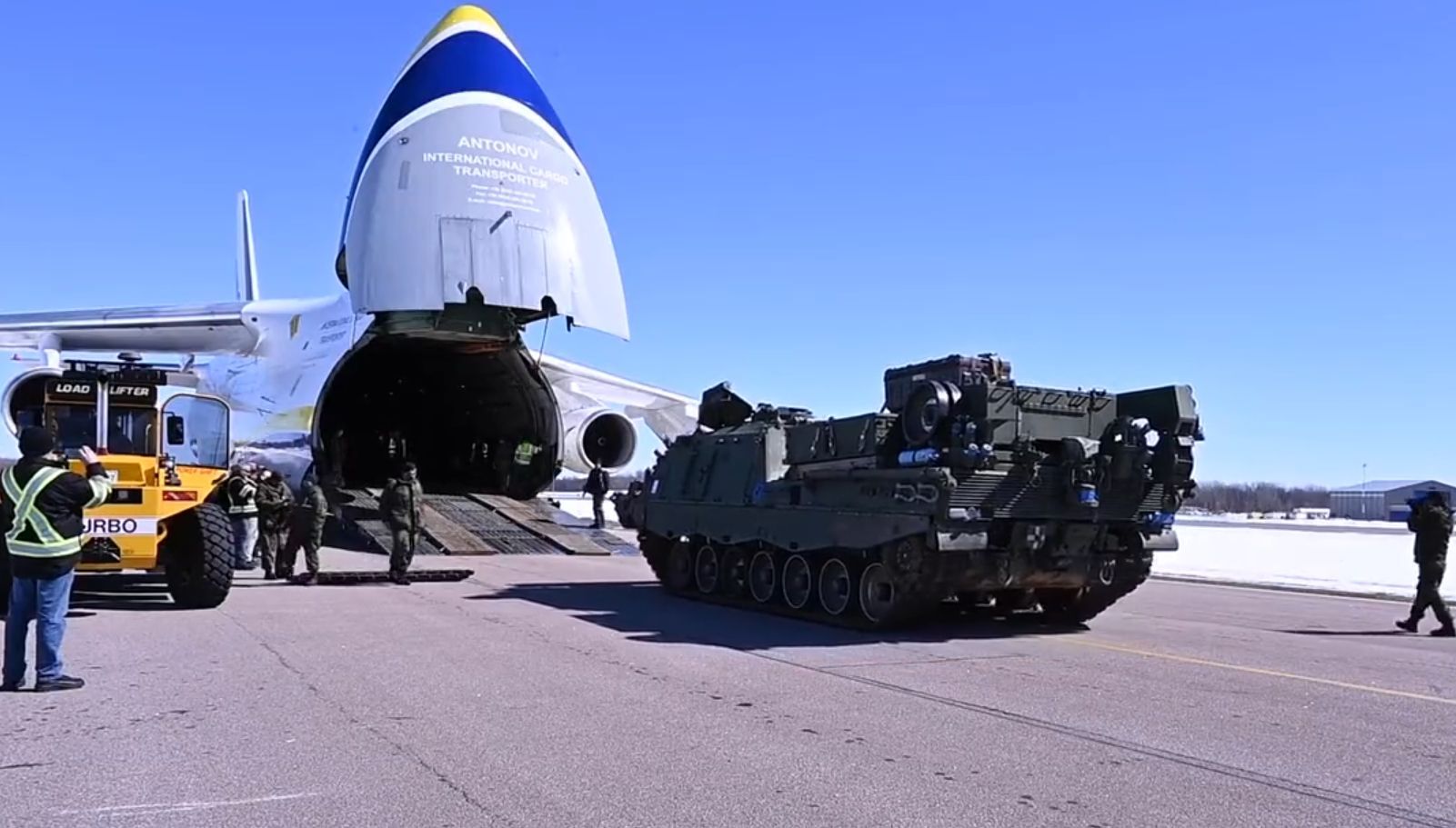 Канада відправила в Україну Bergepanzer 3 – відео