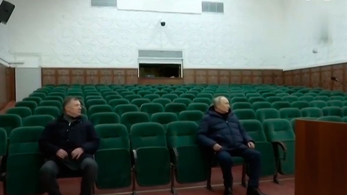 в сети высмеяли визит Путина в филармонию - 24 Канал в сети высмеяли визит Путина в филармонию - 24 Канал