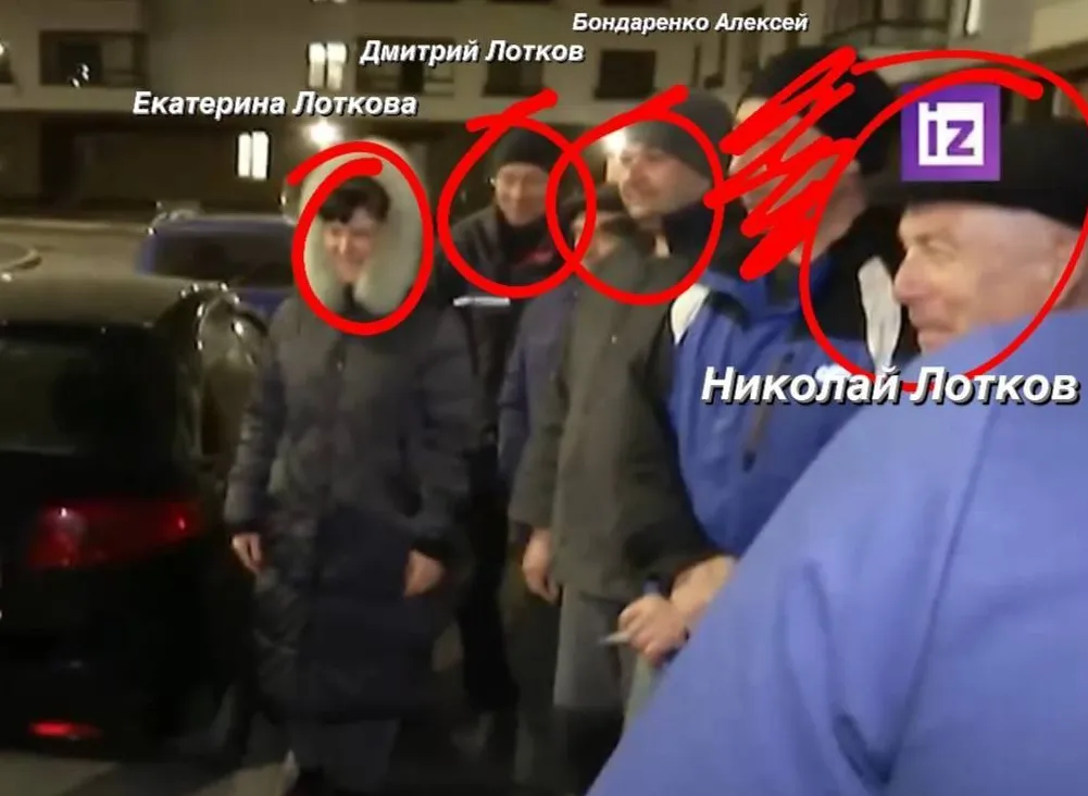 Ідентифікували людей, які зустрічали Путіна у Маріуполі Ідентифікували людей, які зустрічали Путіна у Маріуполі