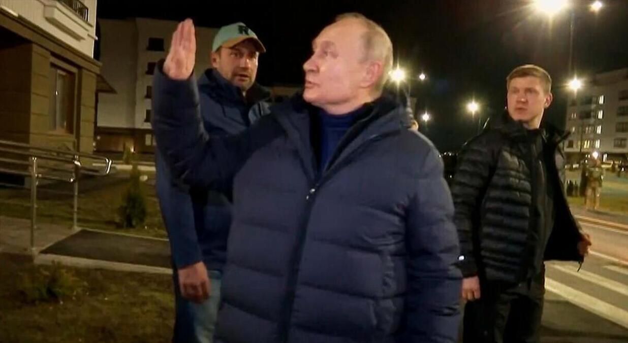 Пропагандисти забули вирізати з відео обурення мешканки Маріуполя під час візиту Путіна