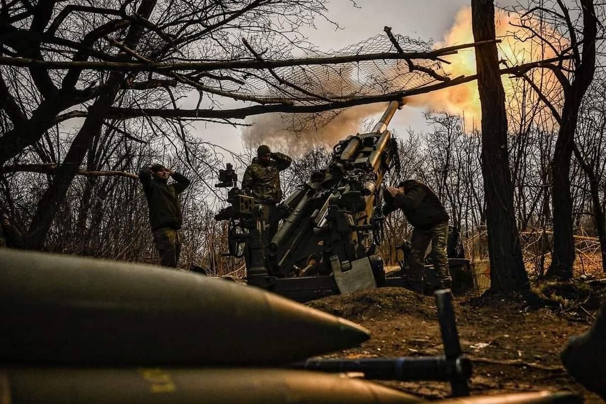 Українські військові нищать ворога біля Бахмута Українські військові нищать ворога біля Бахмута