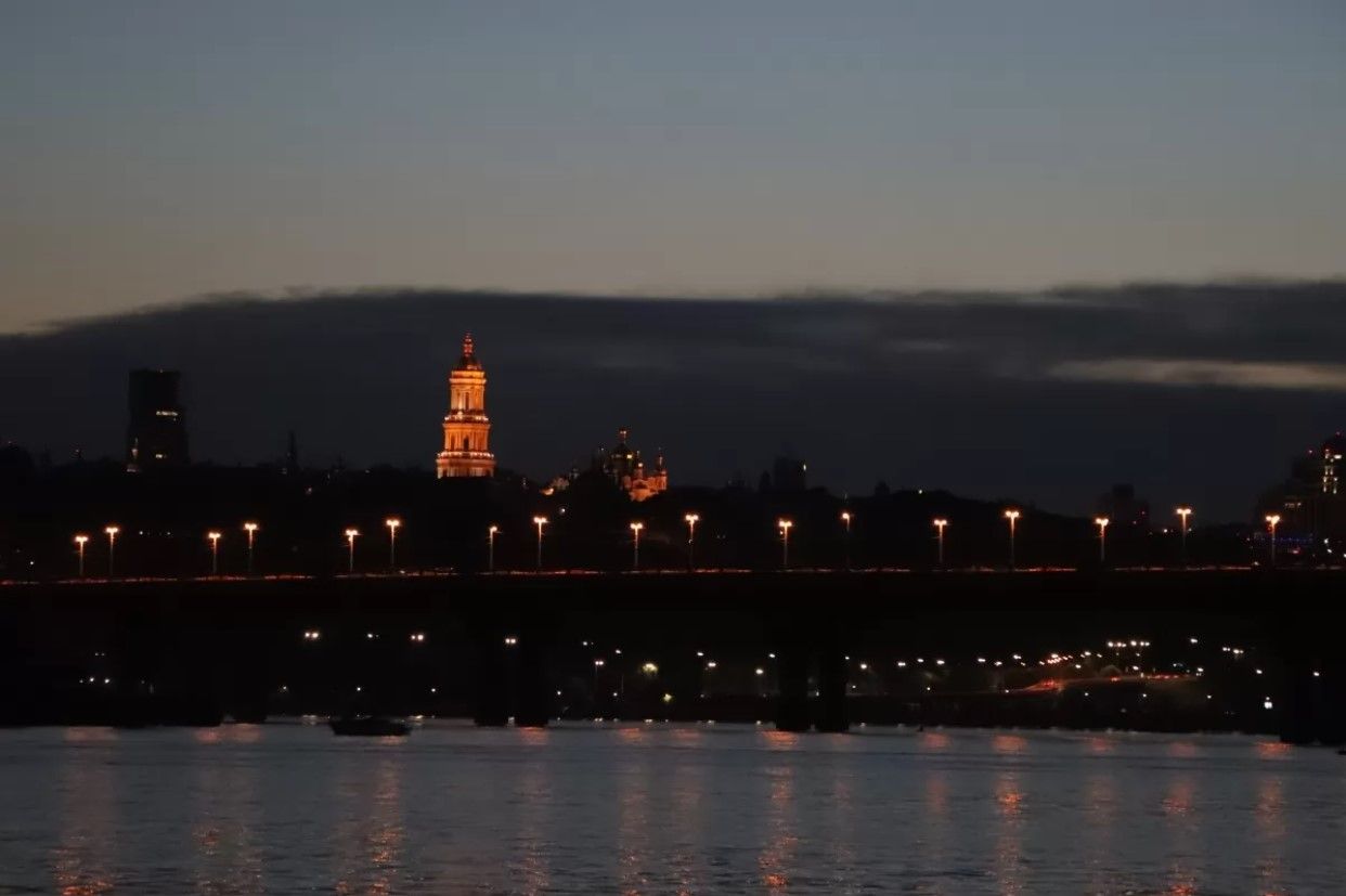 У Києві з 26.03.2023 скоротять комендантську годину У Києві з 26.03.2023 скоротять комендантську годину