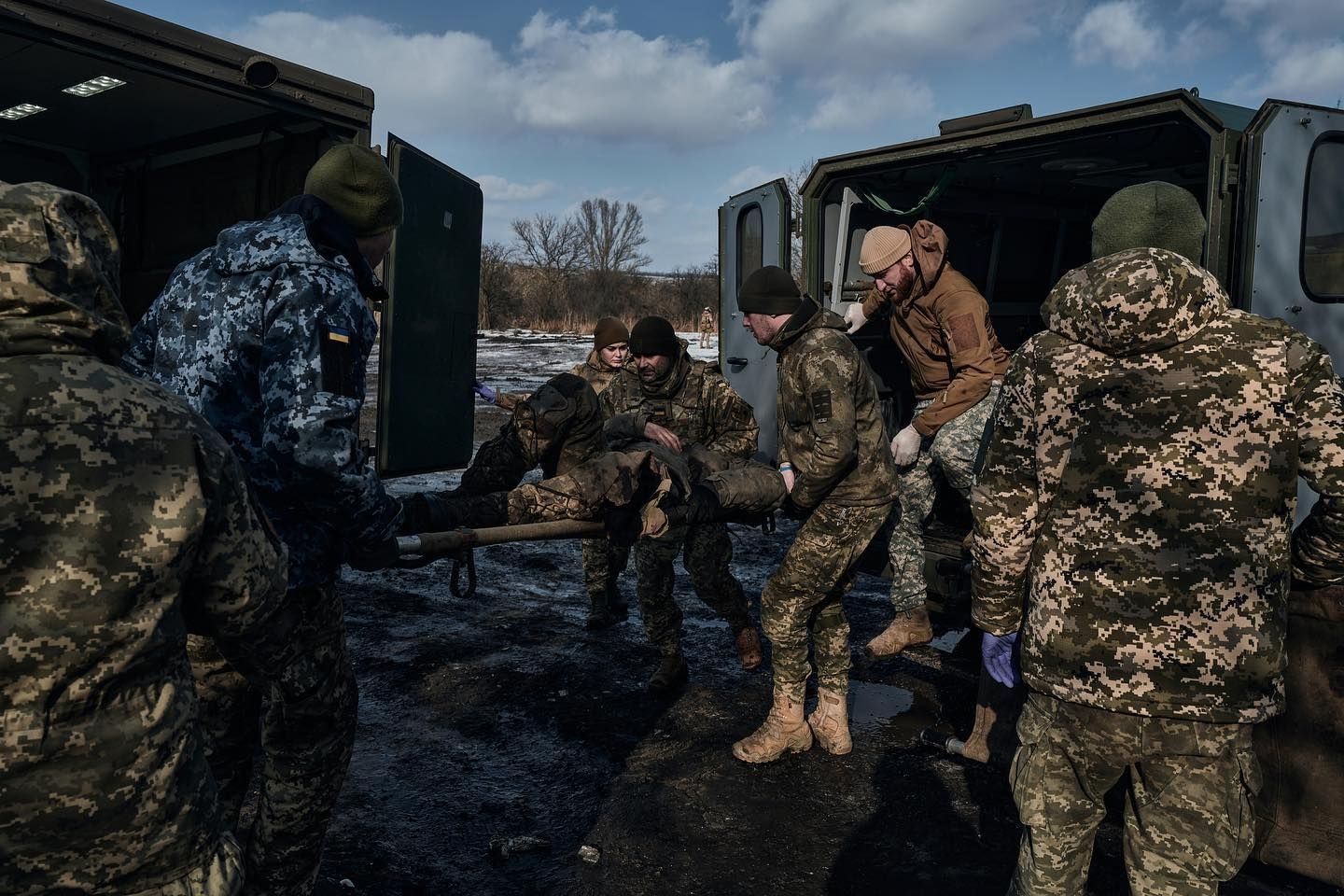 Як медики евакуаційного відділення рятують бійців на передовій