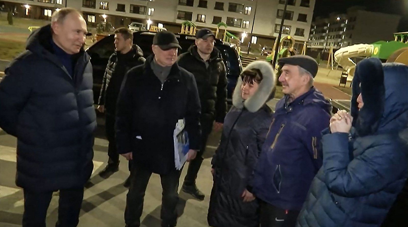 Путин общается с "местными" Путин общается с "местными"