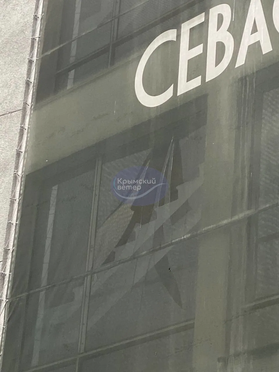 Вибухова хвиля розбила вікна у будівлі окупаційної влади Севастополя