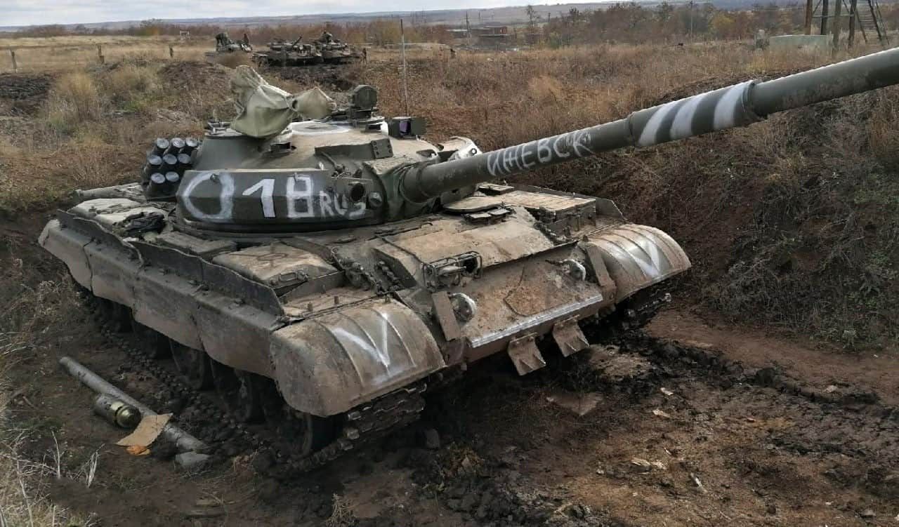 Танк Т-62М російської армії в Україні