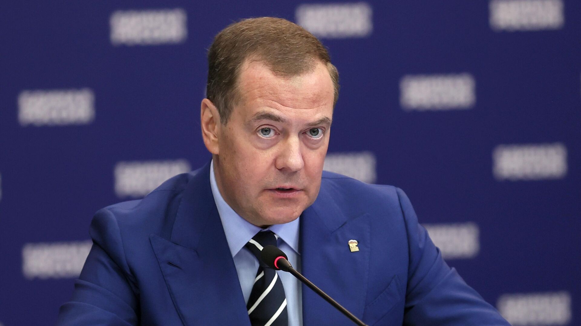 Медвєдєв транслює думки Путіна