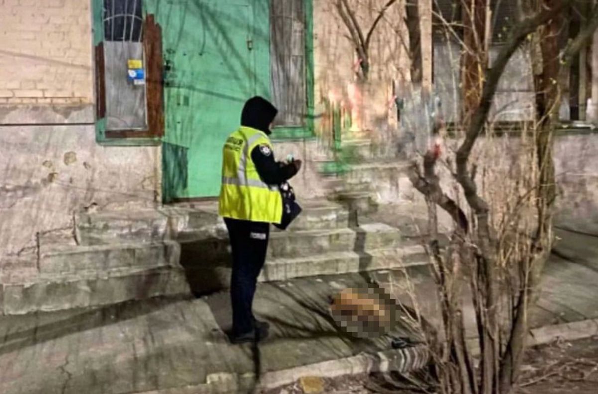 У Києві чоловік викинув собаку з вікна
