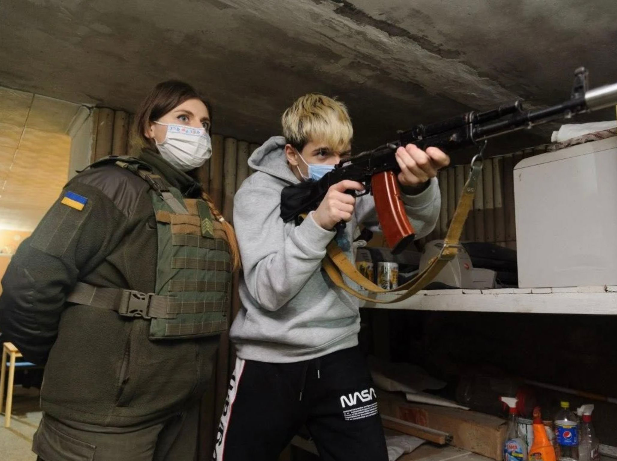 Учнів навчають стріляти Учнів навчають стріляти