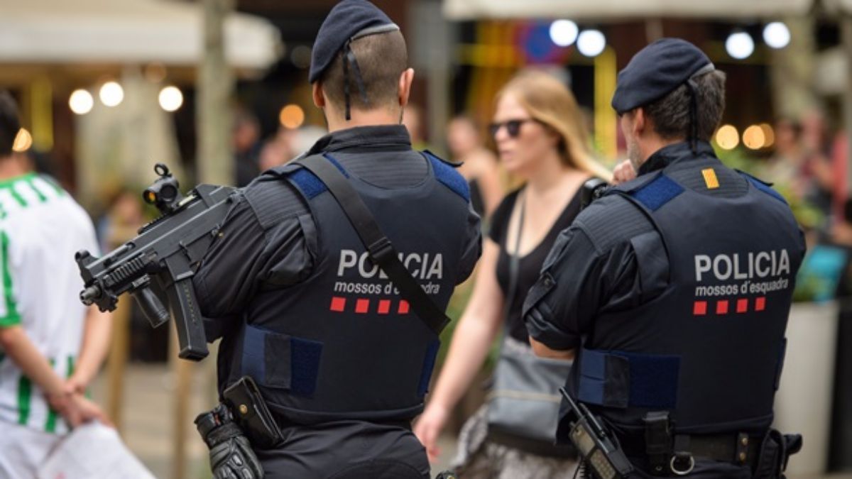 В Испании полицейские занимались сексом с активистами
