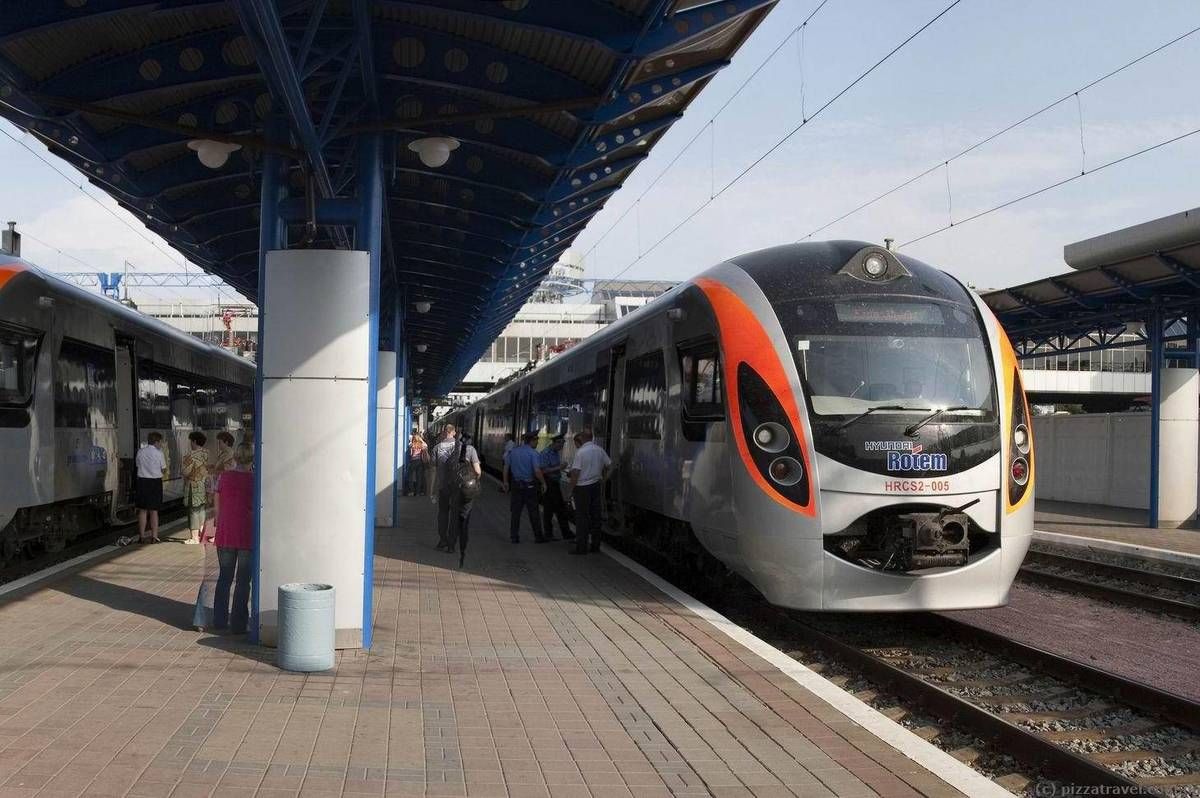 Перехід на літній час – як курсуватимуть потяги Перехід на літній час – як курсуватимуть потяги