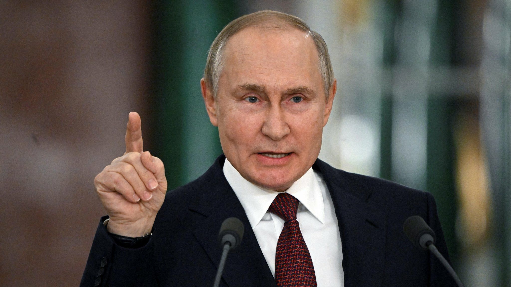 Владимир Путин обещает, что в России смогут изготовить 1600 танков