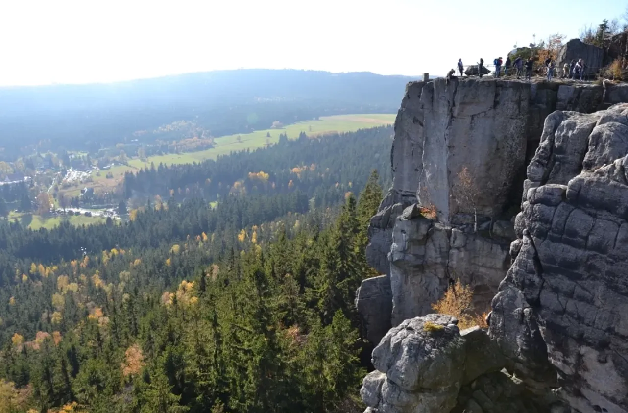 Стежка до вершини Szczeliniec Wielki Столових гір Стежка до вершини Szczeliniec Wielki Столових гір