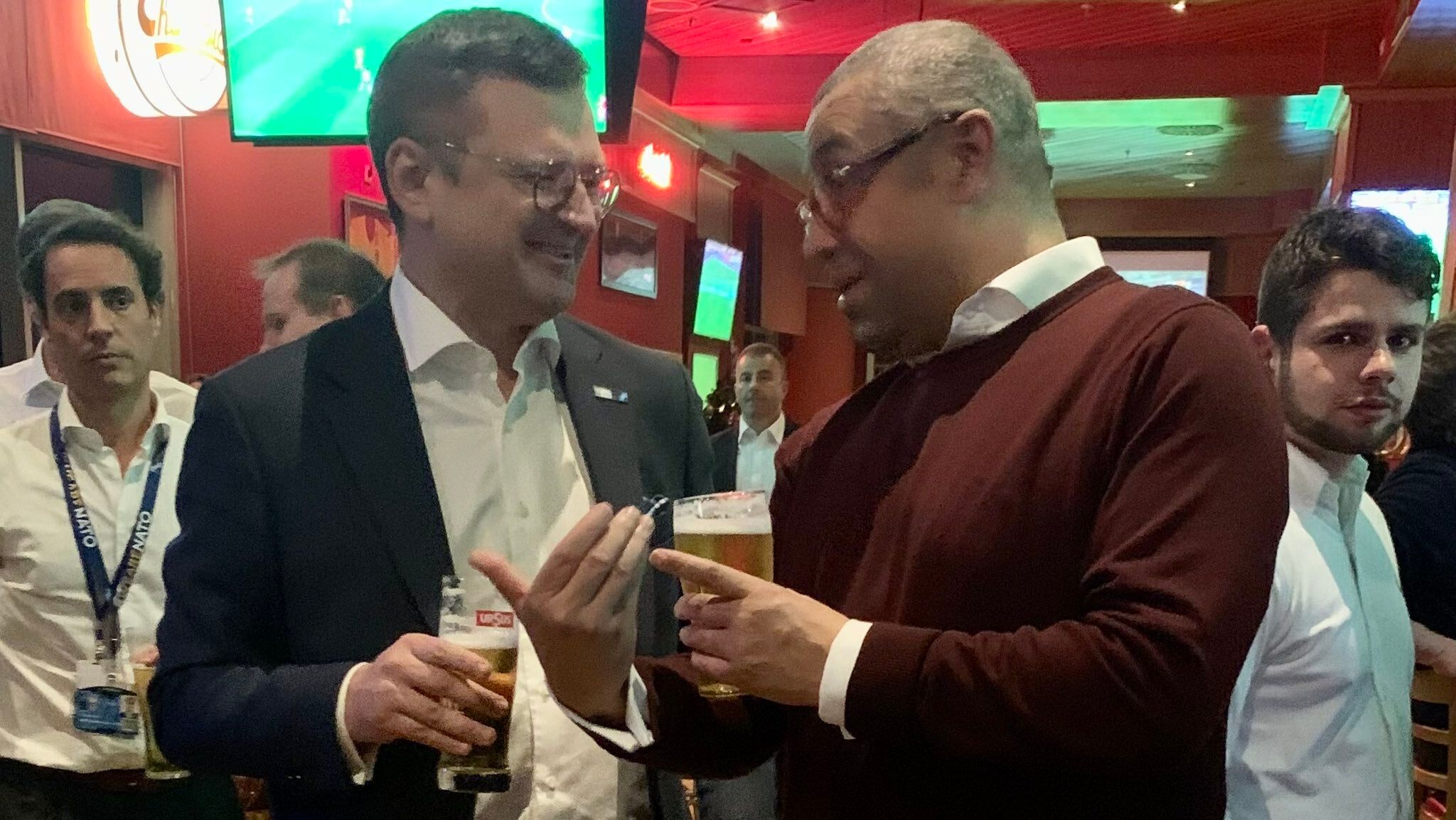 Матч Англія – Україна: Кулеба та Клеверлі побилися об заклад Матч Англія – Україна: Кулеба та Клеверлі побилися об заклад