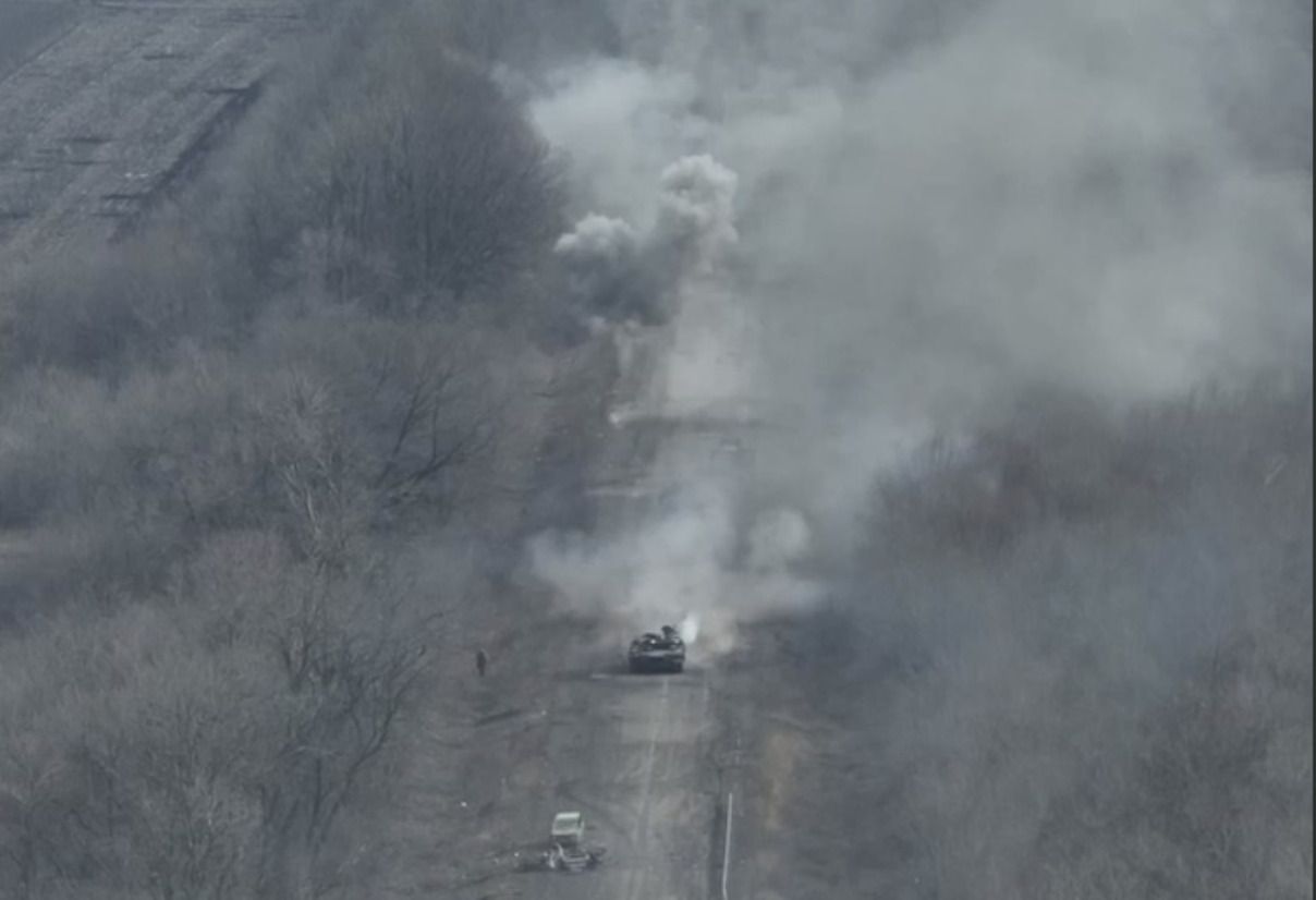Без шансов для врага: видео поразительного боя украинских танкистов с российскими противотанкистами - 24 Канал