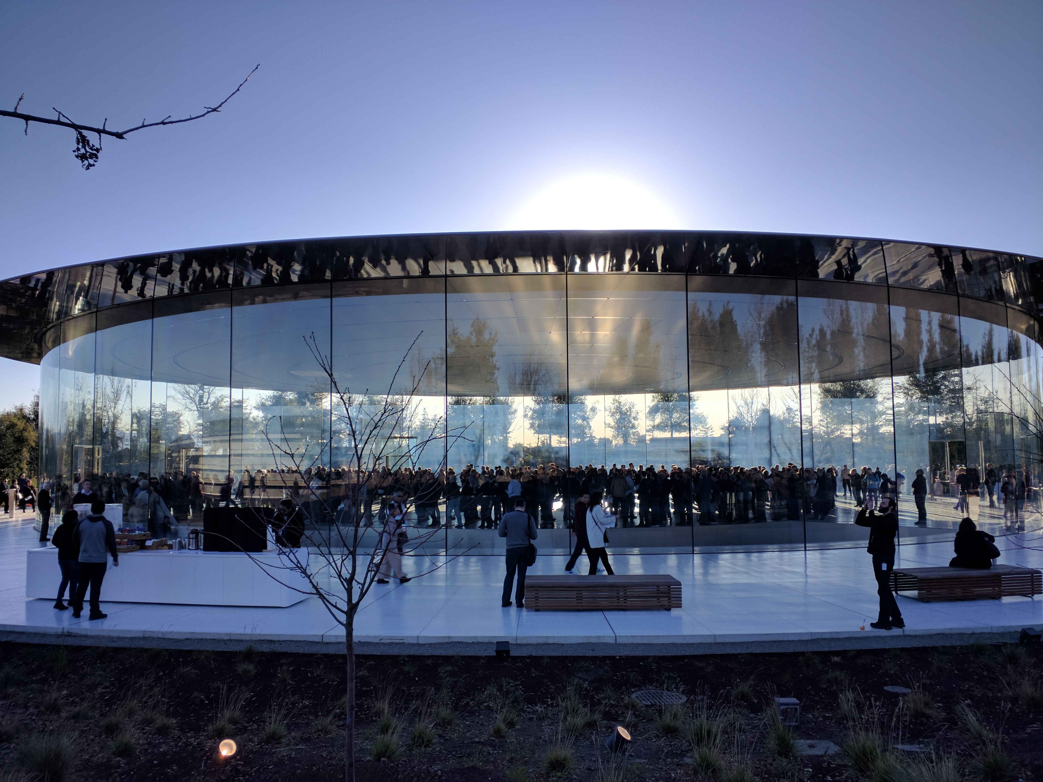 У театрі Стіва Джобса Apple показала нову гарнітуру змішаної реальності
