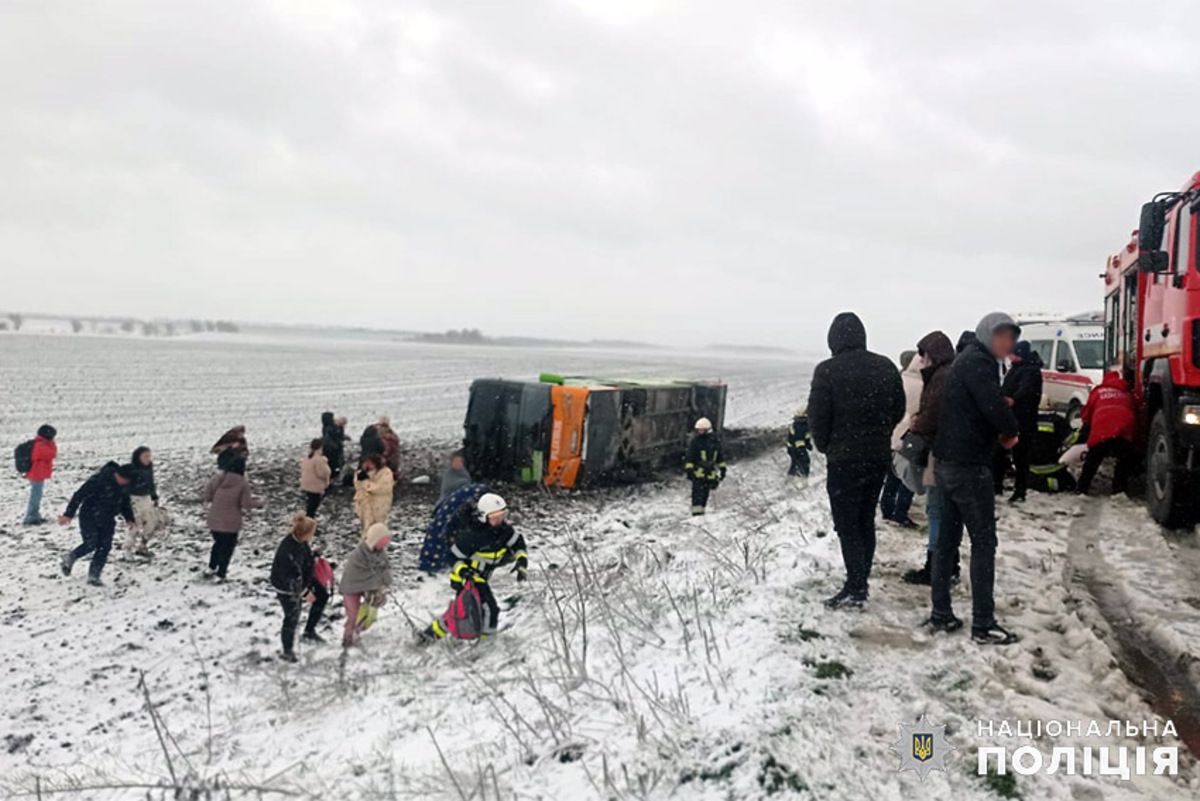 ДТП у Хмельницькій області 28 березня - перекинувся автобус з 25 пасажирами