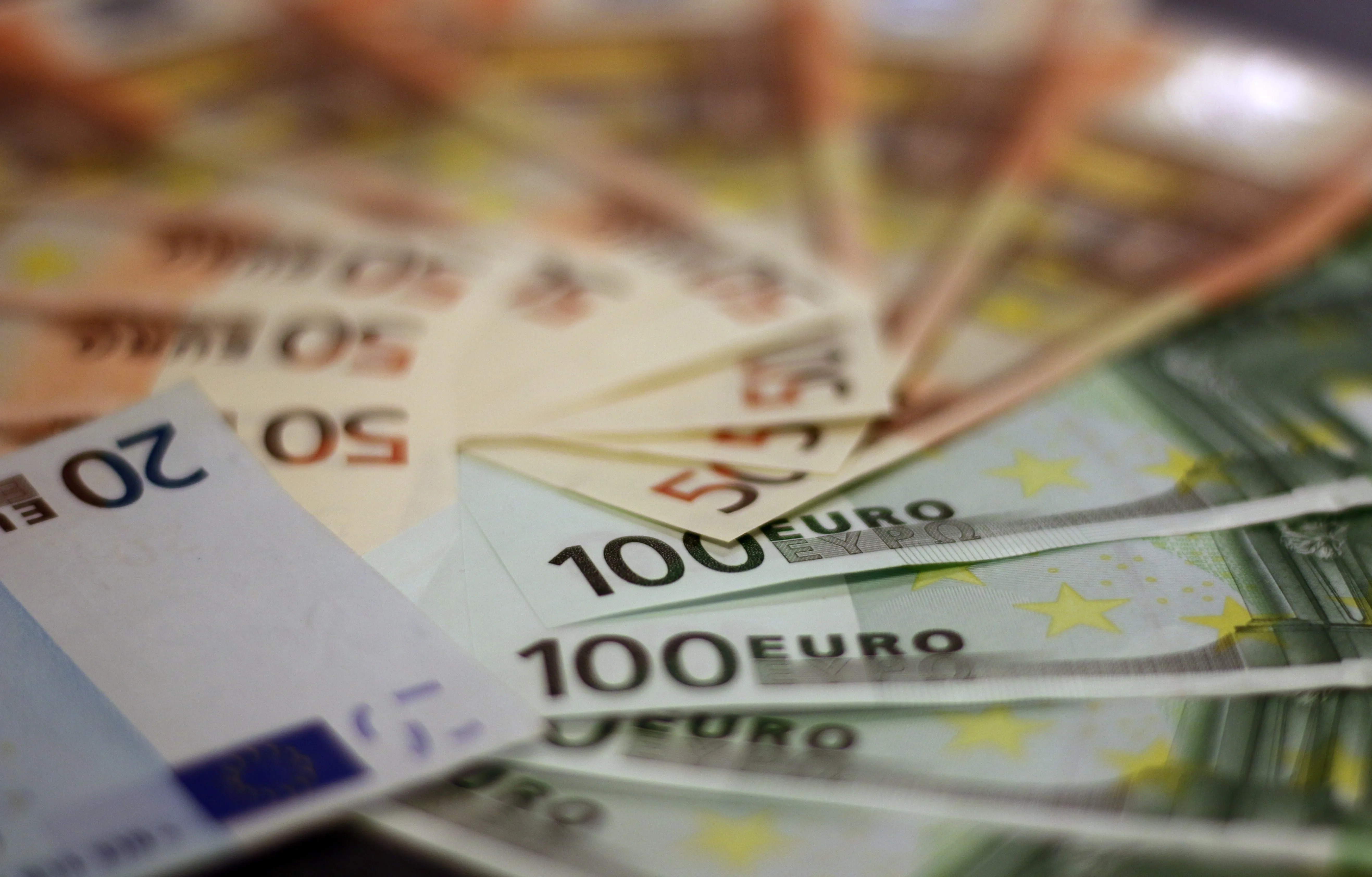 Как заработать на курсах доллара и евро с Forex Club