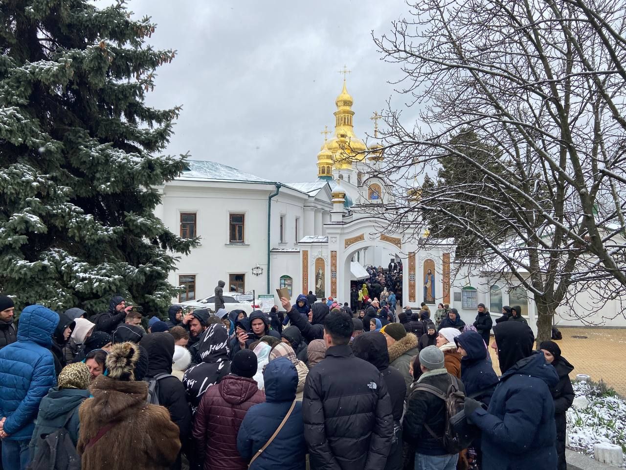 29 марта начался процесс выселения УПЦ МП из Киево-Печерской лавры