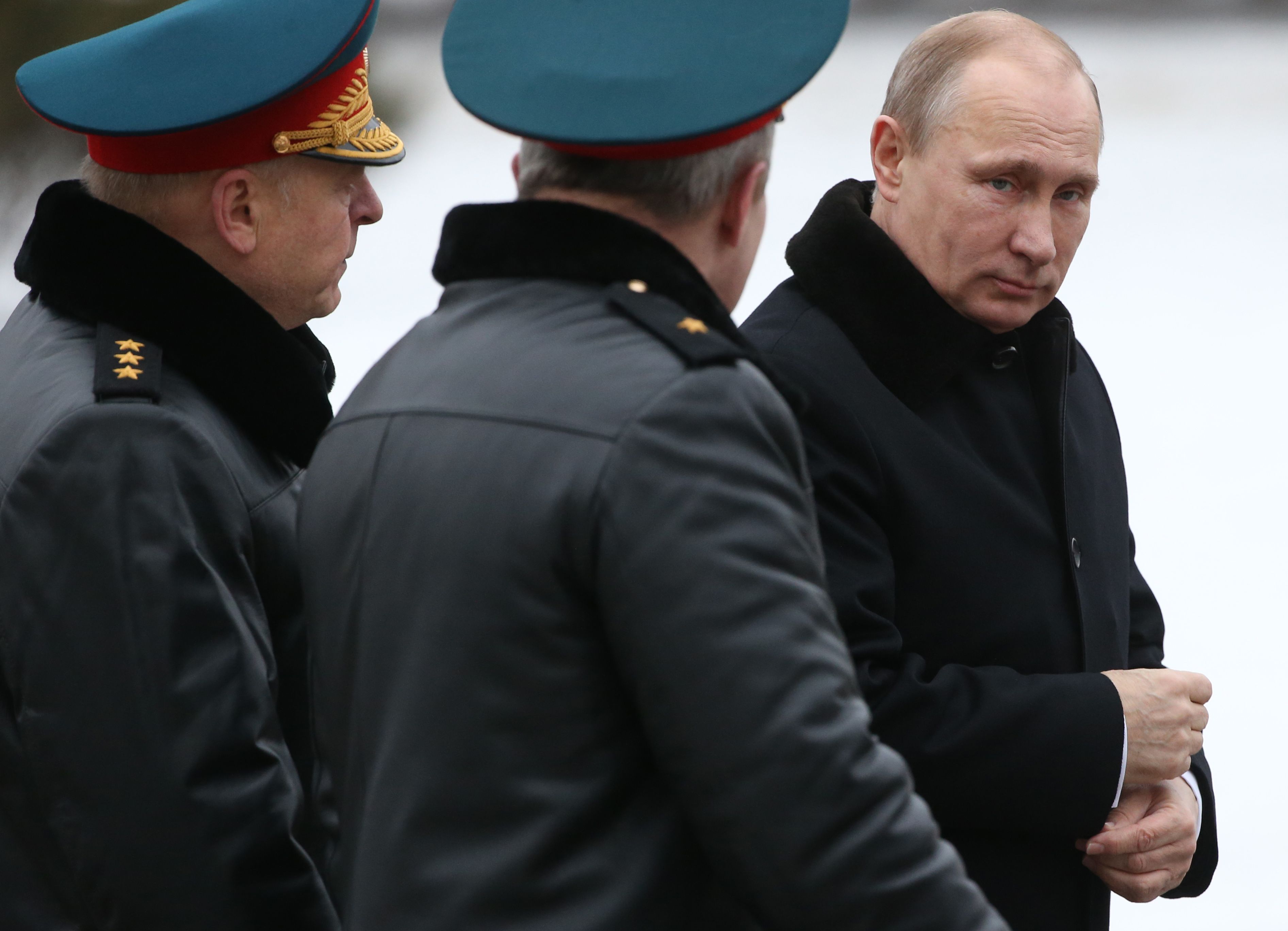 Владімір Путін в оточенні російських генералів