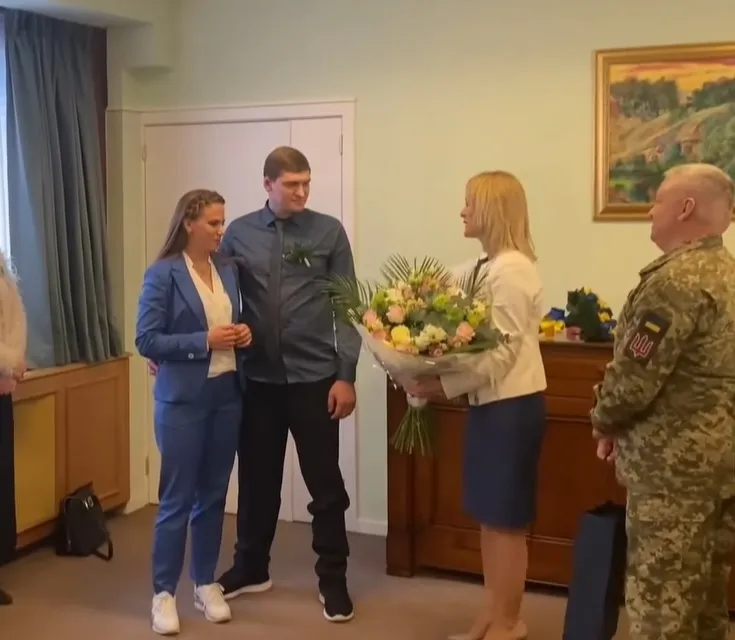 Пара вышла замуж в Бельгии Пара вышла замуж в Бельгии