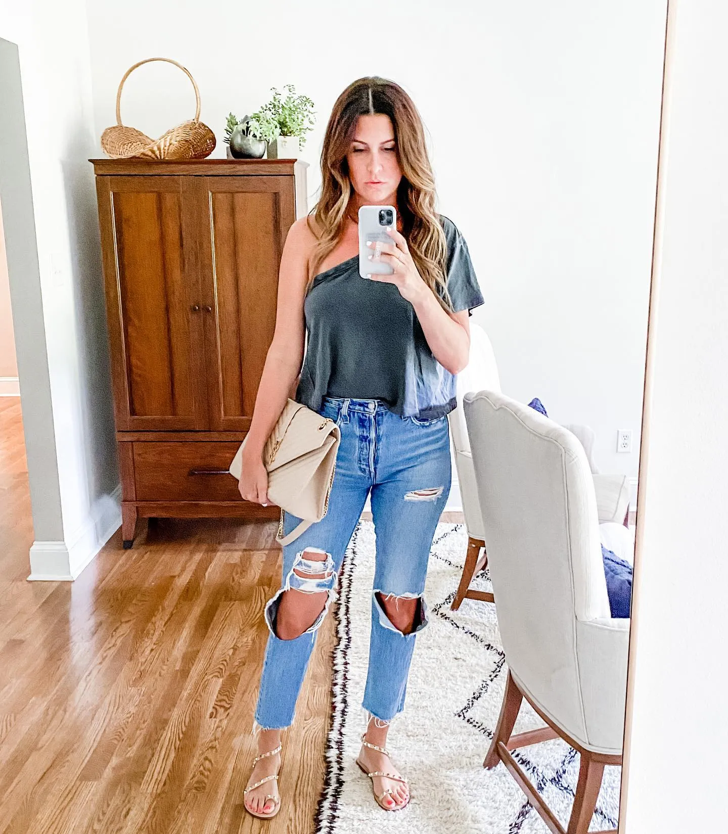 Антитрендовые вещи на весну 2023 Антитрендовые вещи на весну 2023