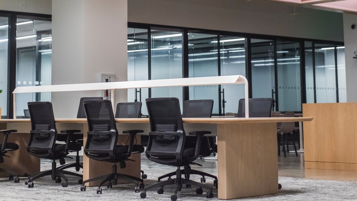 Кто потеряет работу из-за искусственного интеллекта – новый отчет Goldman Sachs Кто потеряет работу из-за искусственного интеллекта – новый отчет Goldman Sachs