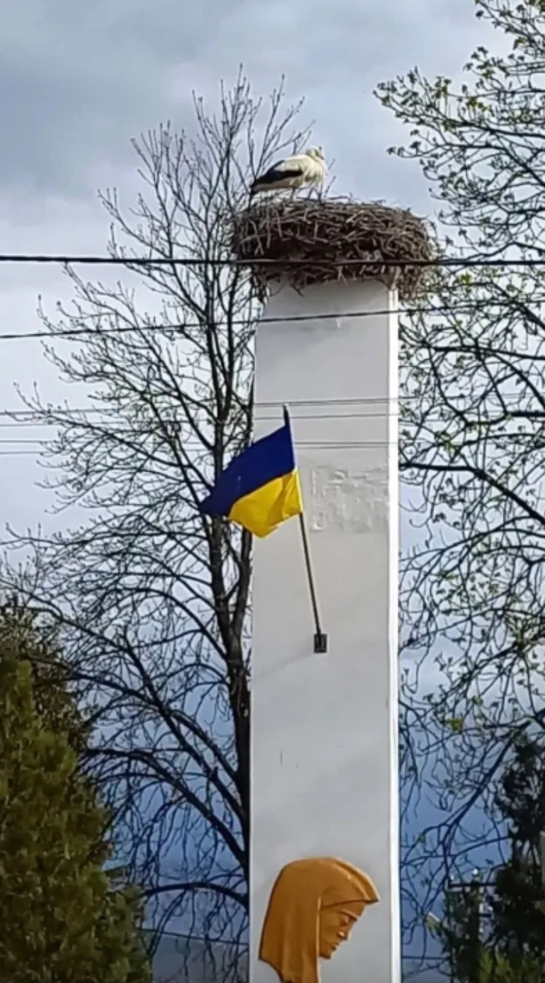 Радянська стела перетворилася на символ незалежної України