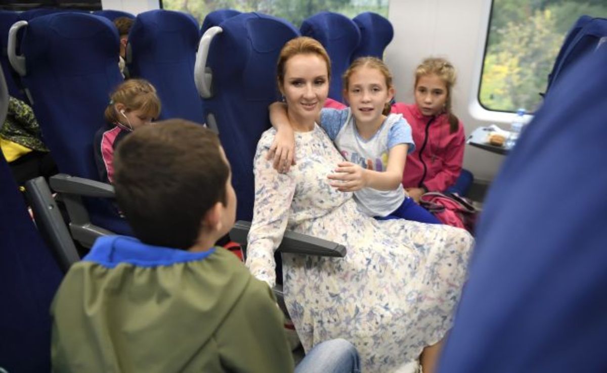 Львова-Бєлова з викраденими українськими дітьми