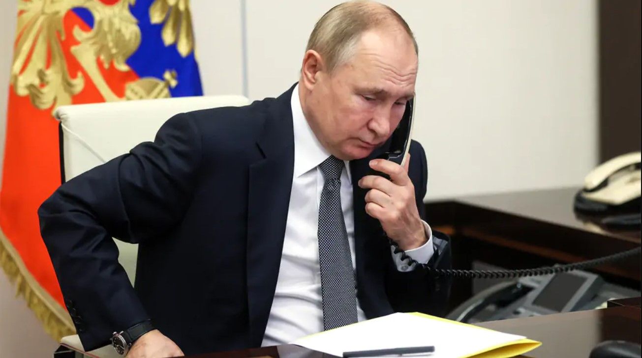 Путин не пользуется интернетом и мобильным телефоном