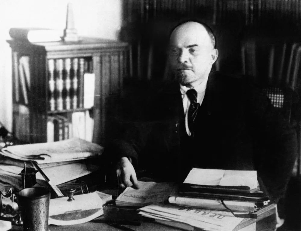 Владимир Ленин начал красный террор