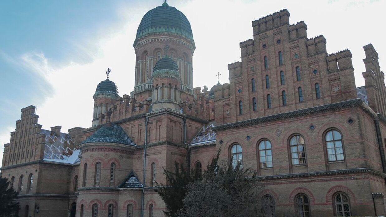 Студентів Чернівецького університету відправили навчатися онлайн Студентів Чернівецького університету відправили навчатися онлайн