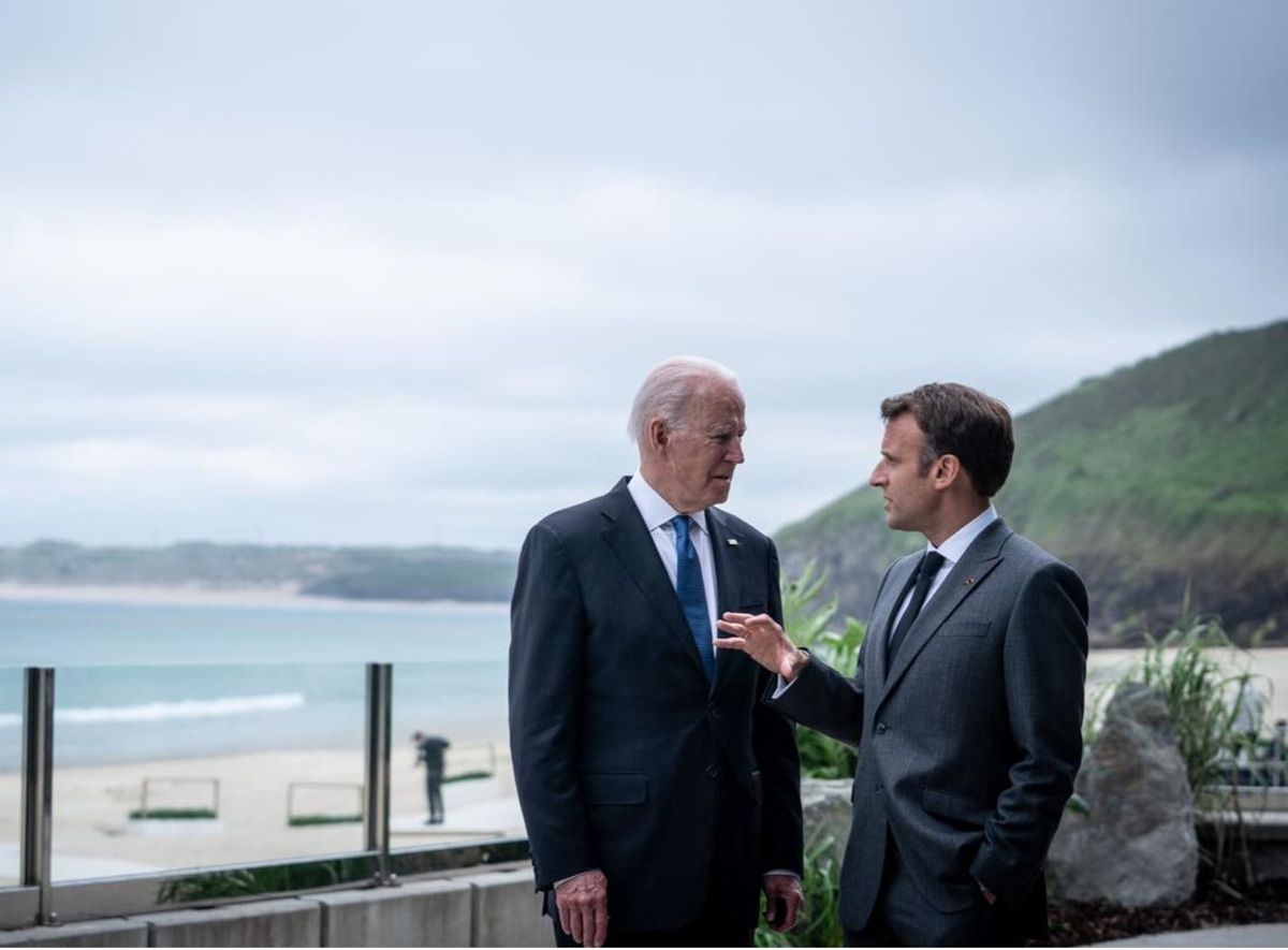 Макрон и Байден разработали своеобразный "план" Макрон и Байден разработали своеобразный "план"