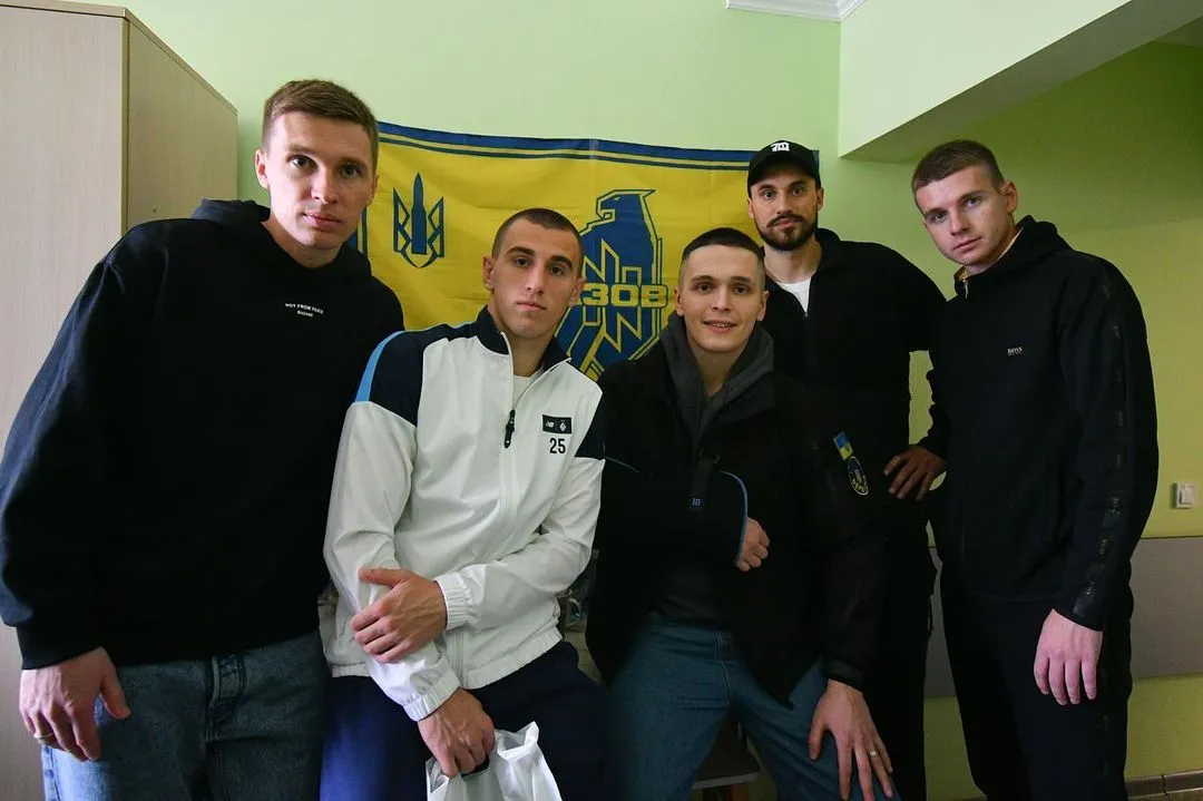 Игроки Динамо посетили раненых бойцов
