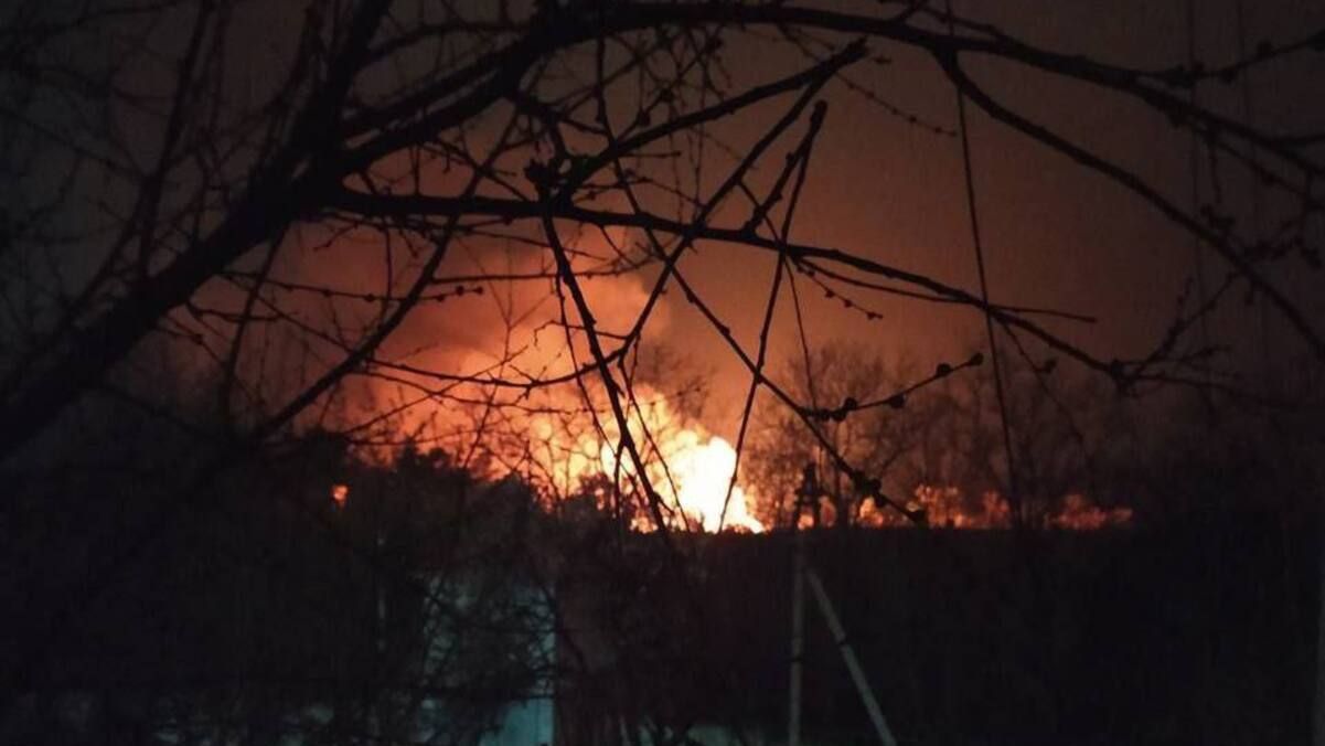 Пожежа в Севастополі 06.04.2023 - що горіло - фото та відео