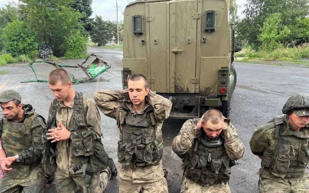 Росіяни масово здаються в полон Росіяни масово здаються в полон