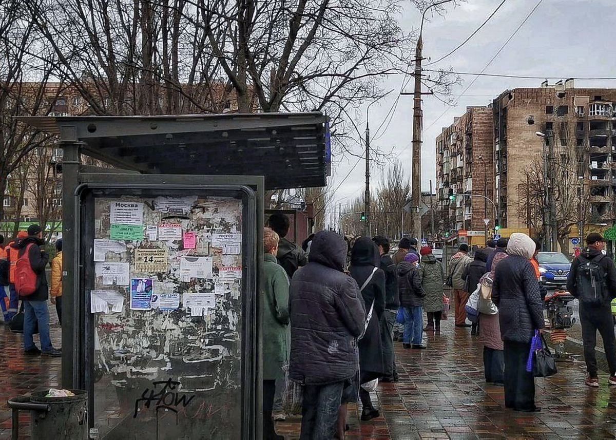 Маріупольці 2 години чекають на громадський транспорт